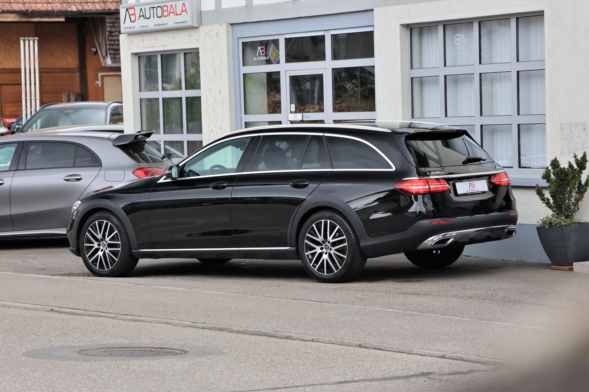 MERCEDES-BENZ E 220 d All-Terrain 4Matic Avantgarde 9G-Tronic (CH)-image-4