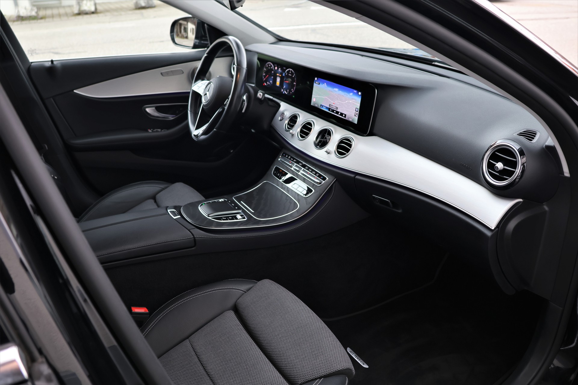 MERCEDES-BENZ E 220 d All-Terrain 4Matic Avantgarde 9G-Tronic (CH)-image-17