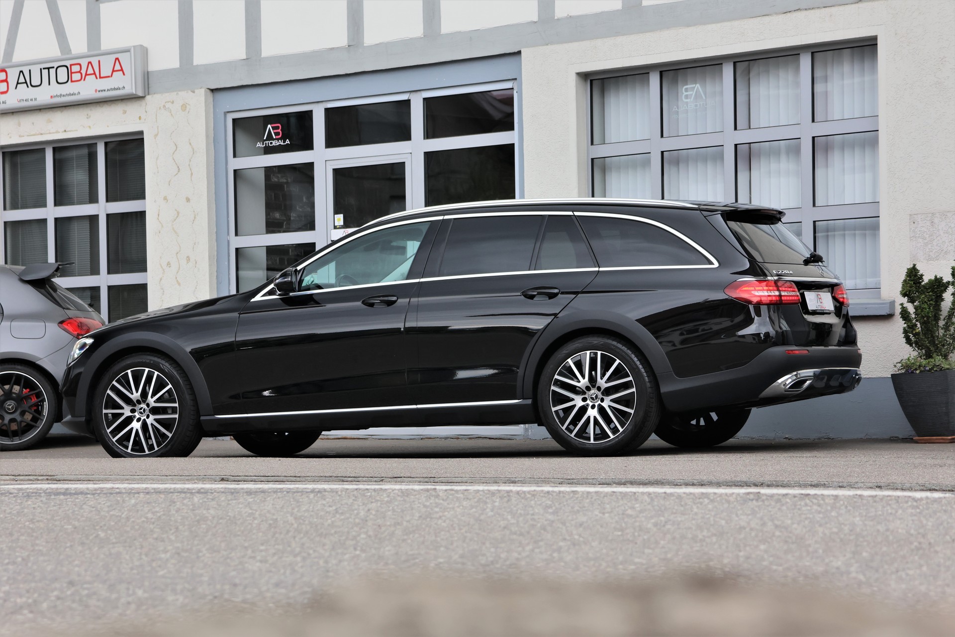 MERCEDES-BENZ E 220 d All-Terrain 4Matic Avantgarde 9G-Tronic (CH)-showroom-element-3