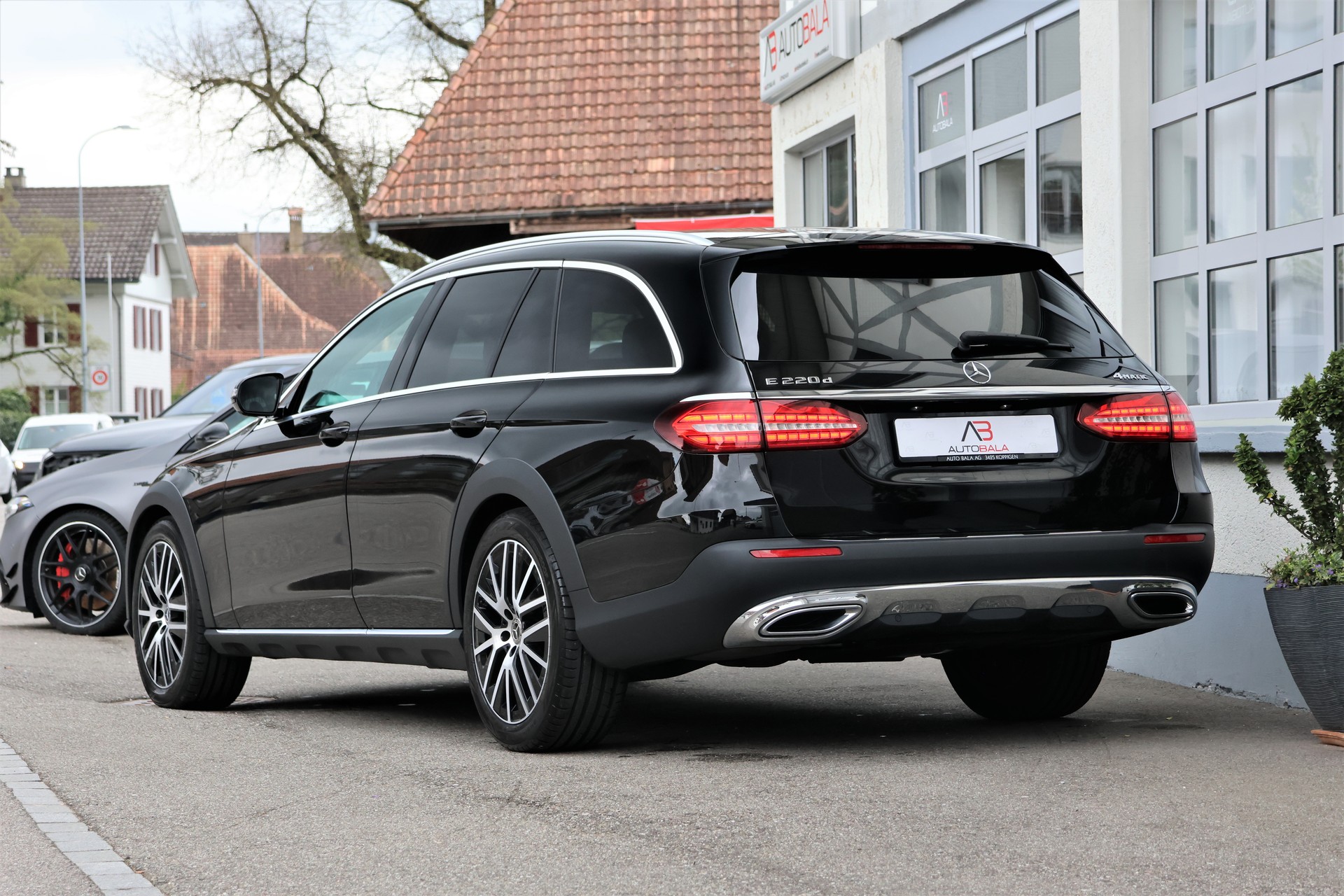 MERCEDES-BENZ E 220 d All-Terrain 4Matic Avantgarde 9G-Tronic (CH)-showroom-element-2