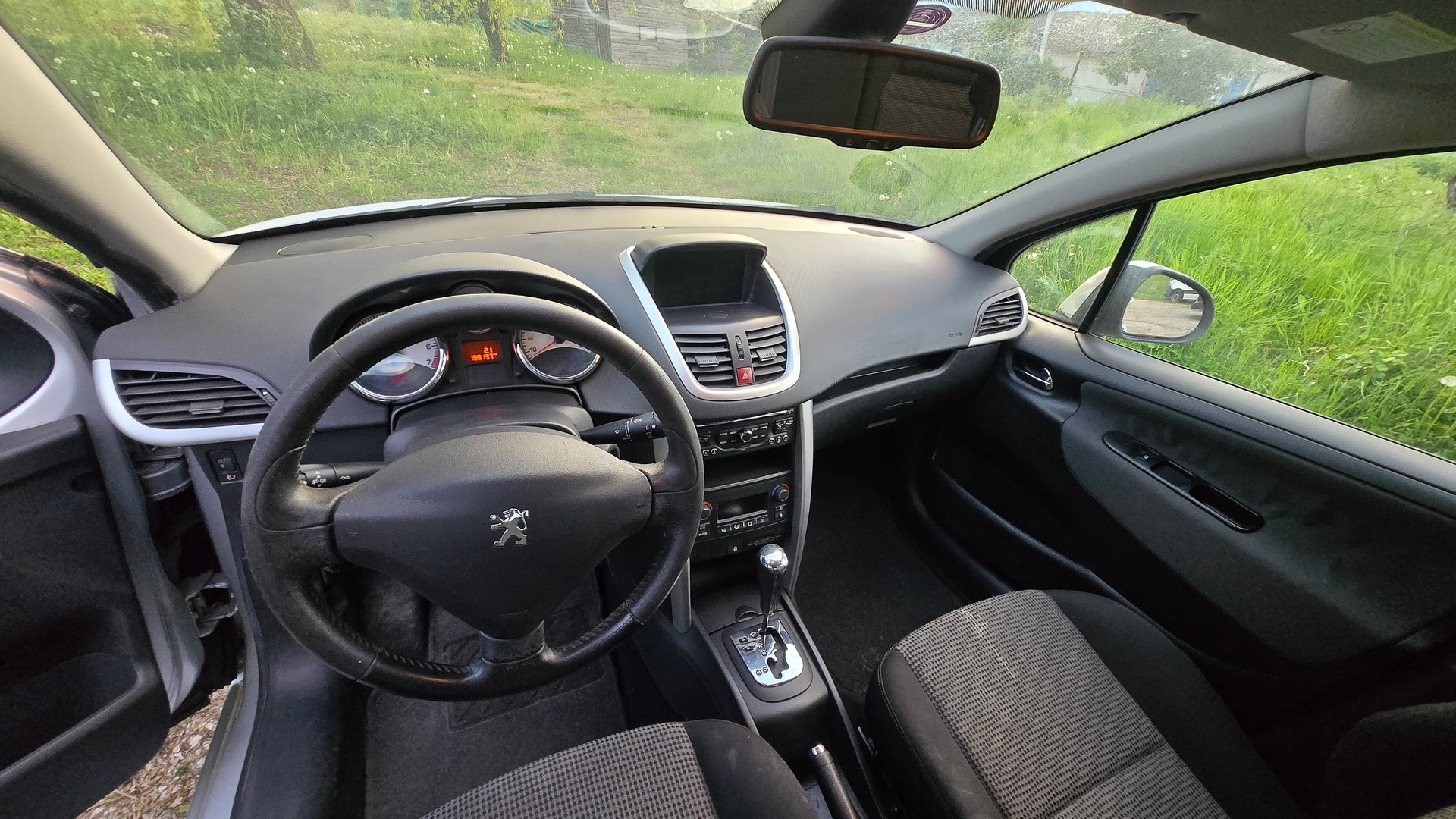 PEUGEOT 207 1.6 16V Sport Automatic-image-1