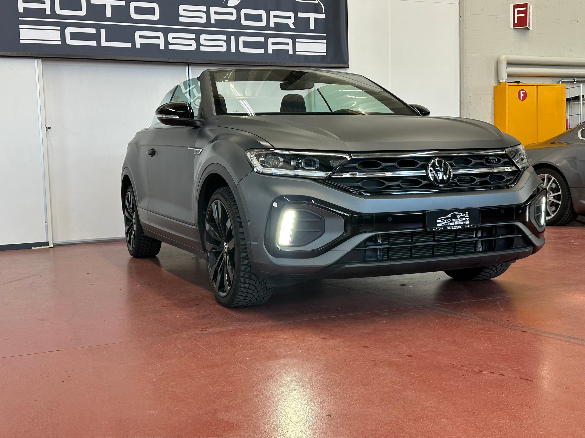 VW T-Roc Cabriolet 1.5 TSI EVO R-Line DSG Edition Grey-image-2
