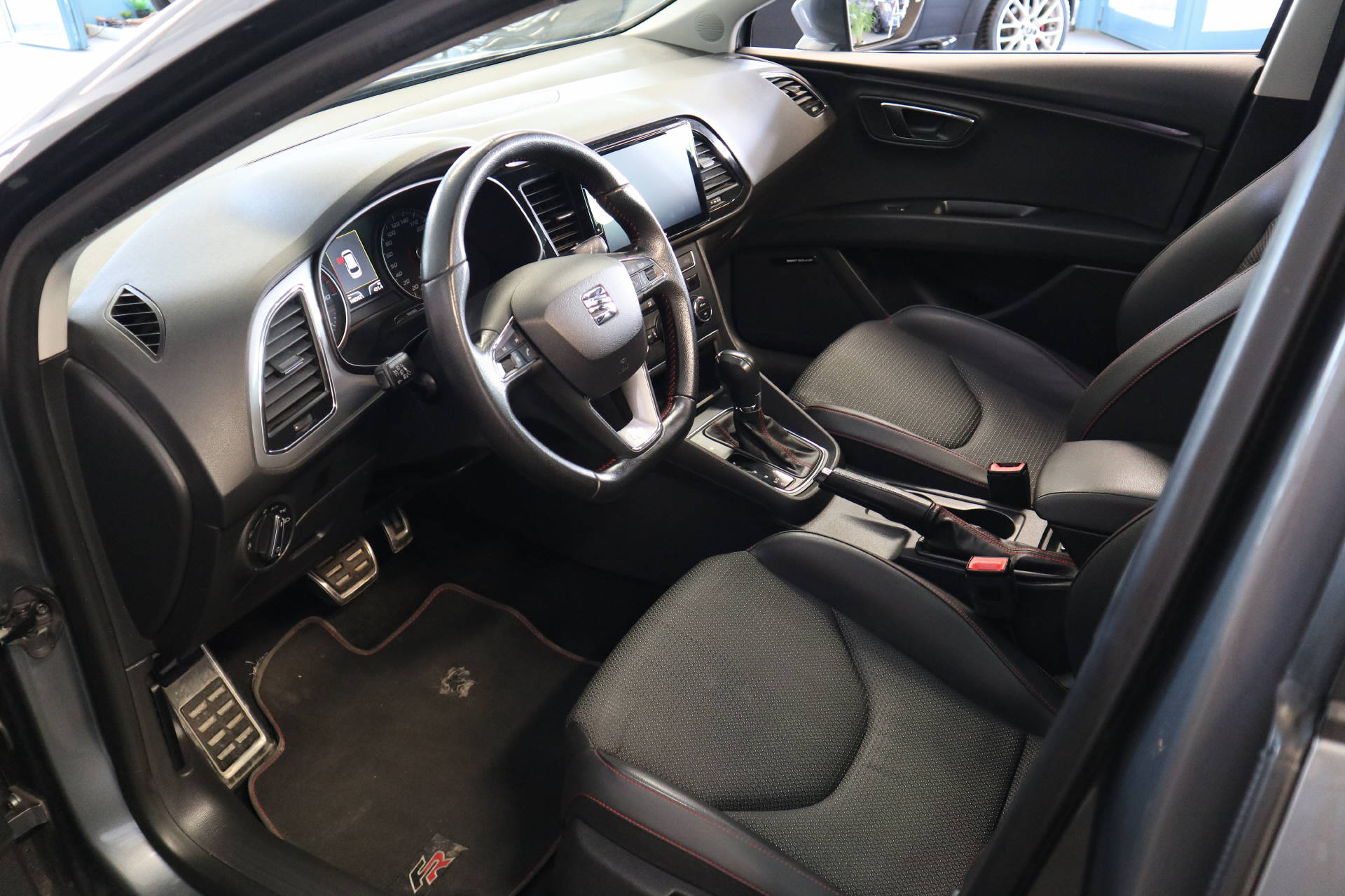 SEAT Leon ST 1.8 TSI FR DSG-image-10
