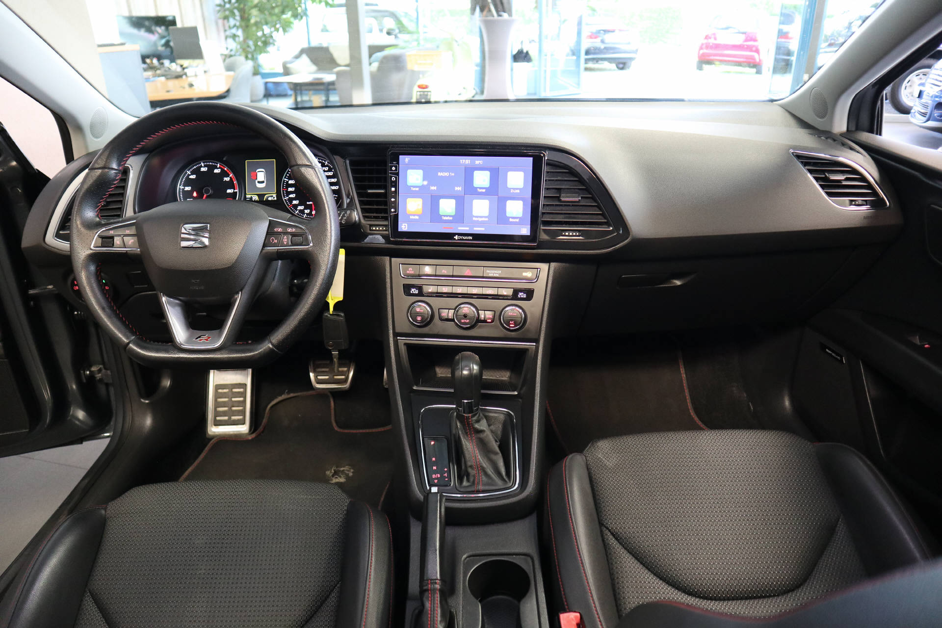 SEAT Leon ST 1.8 TSI FR DSG-image-12