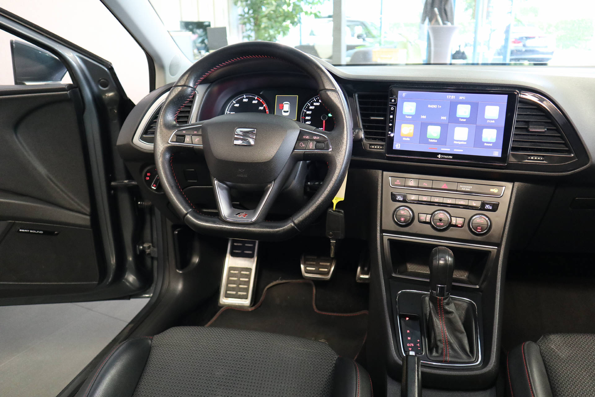 SEAT Leon ST 1.8 TSI FR DSG-image-11
