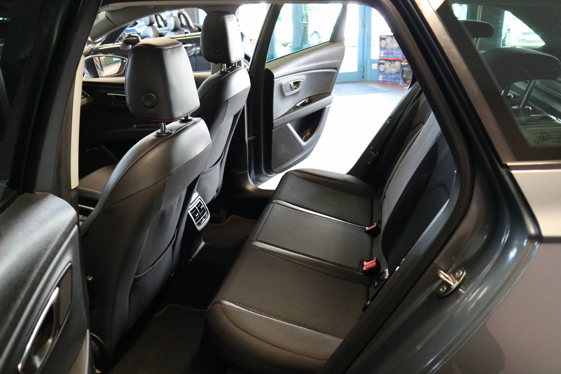 SEAT Leon ST 1.8 TSI FR DSG-image-9