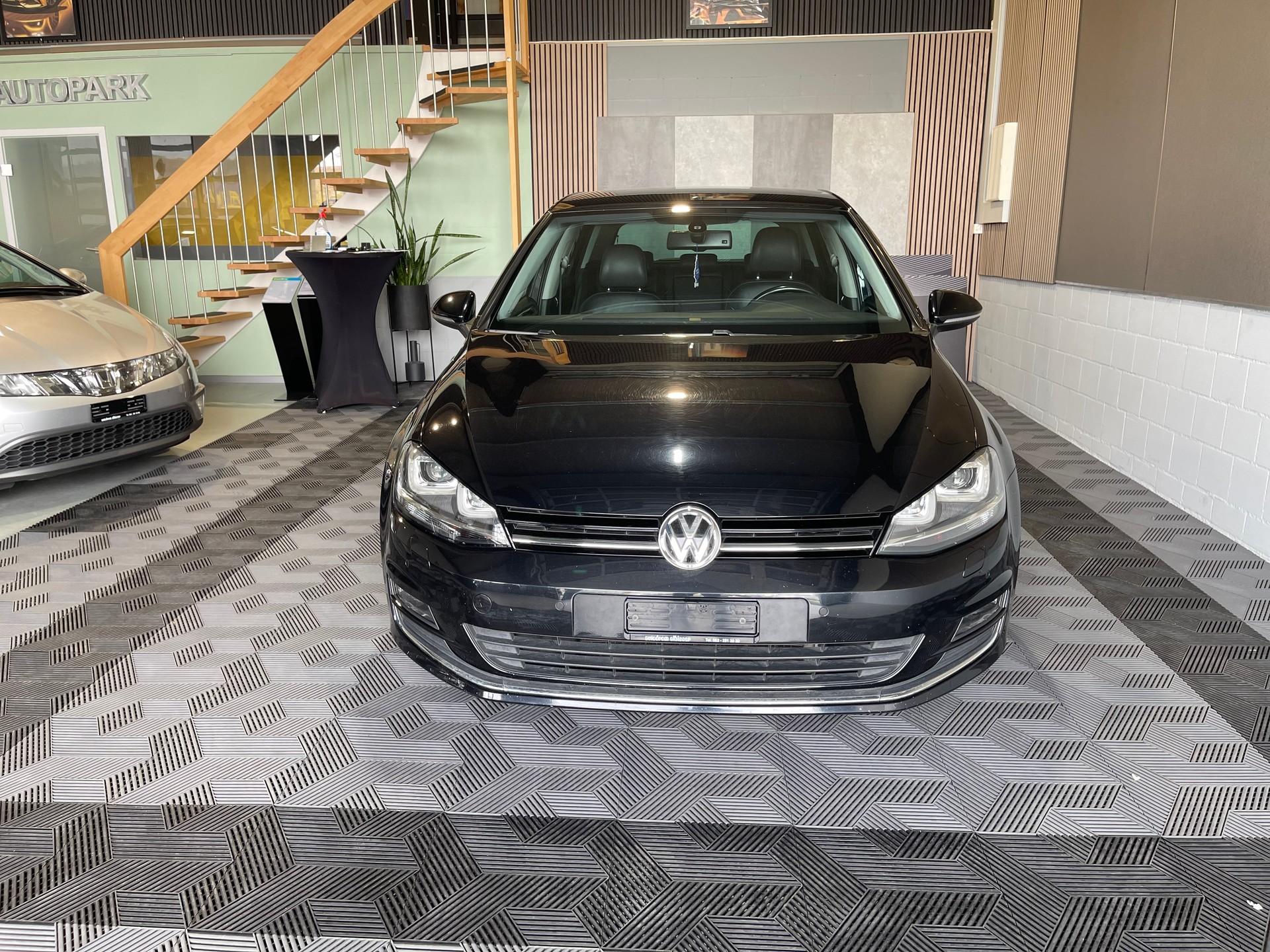VW Golf 1.4 TSI Highline-showroom-element-2