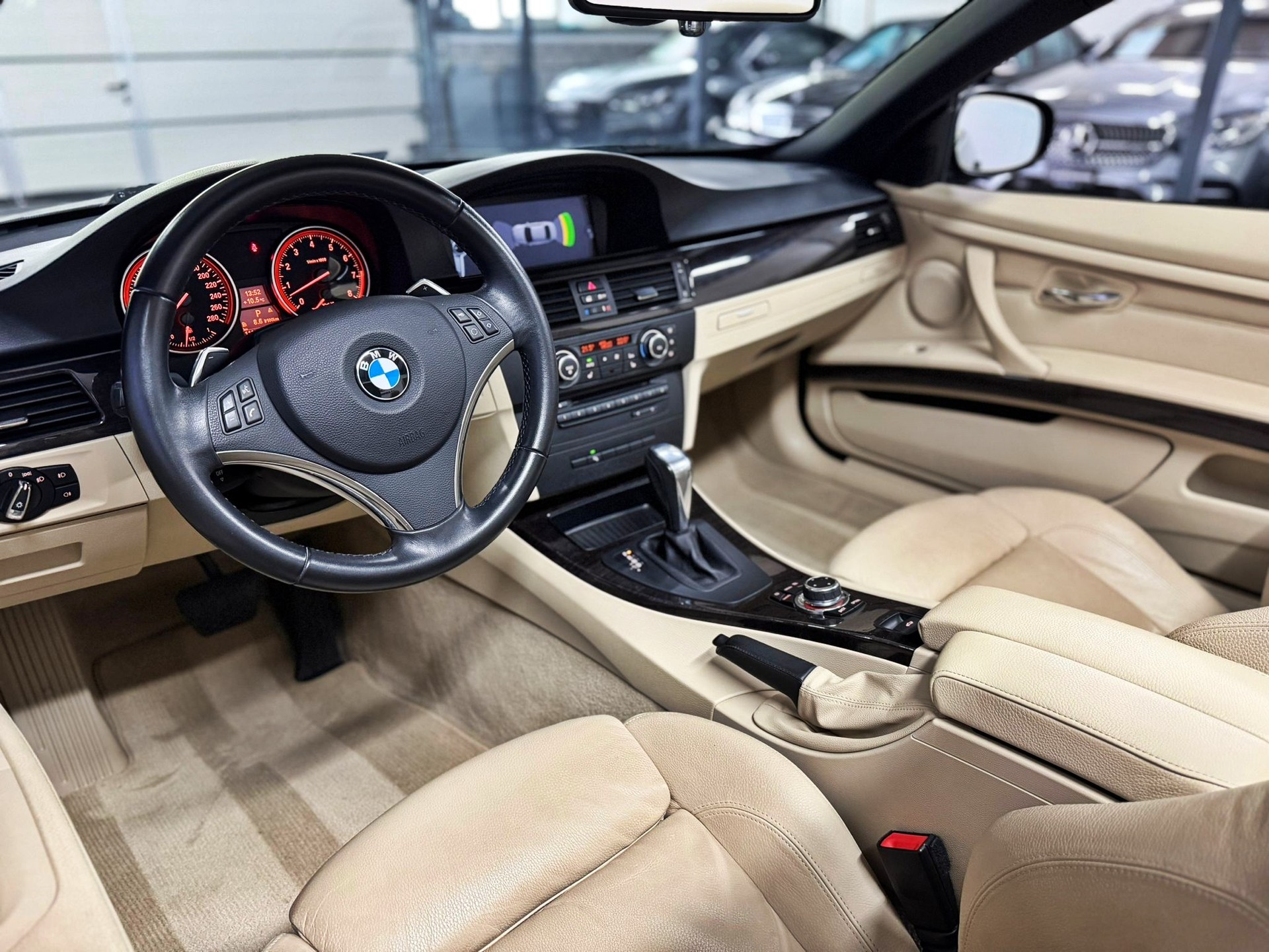 BMW 325i Cabriolet Steptronic-image-13