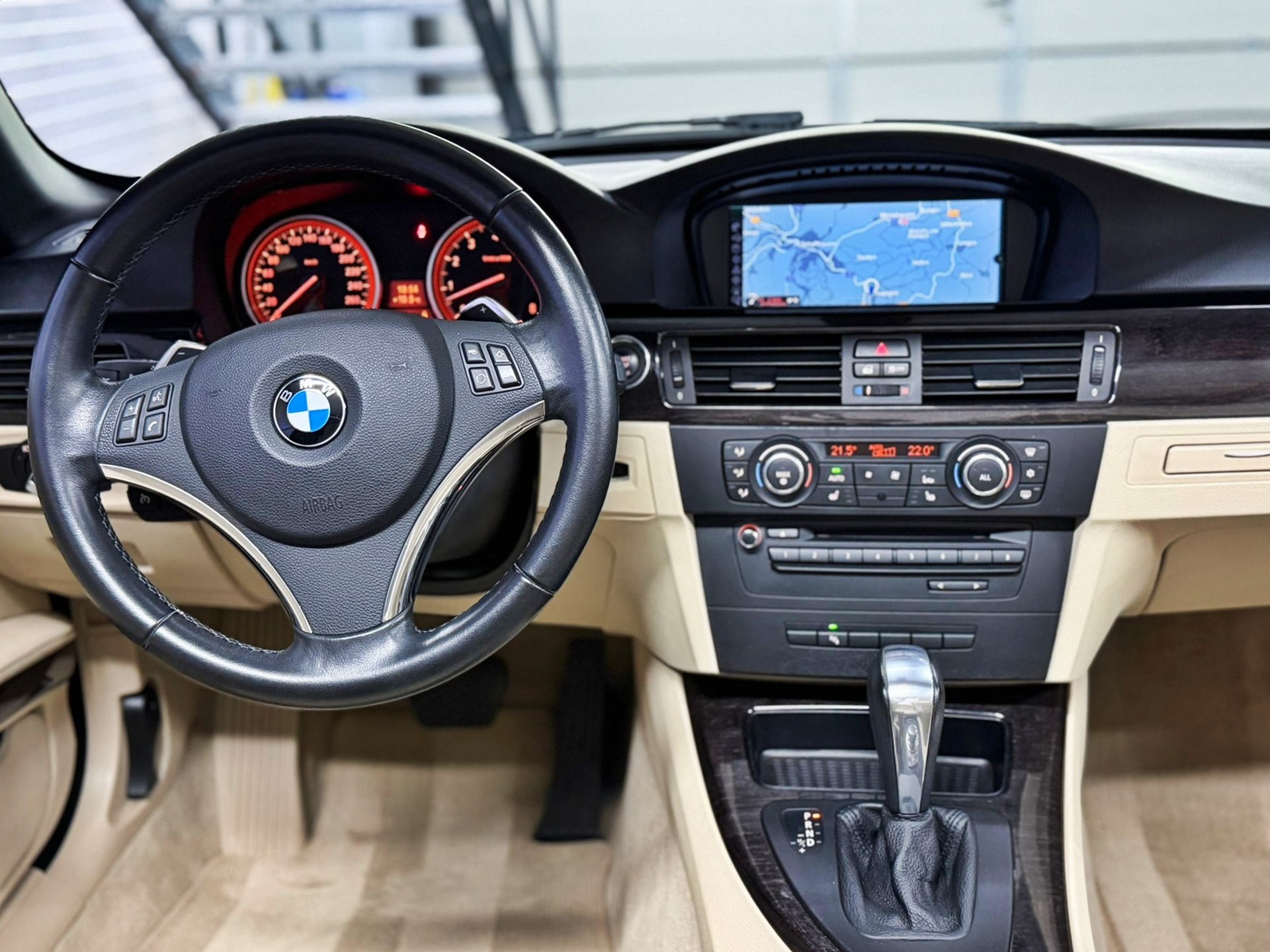 BMW 325i Cabriolet Steptronic-image-17
