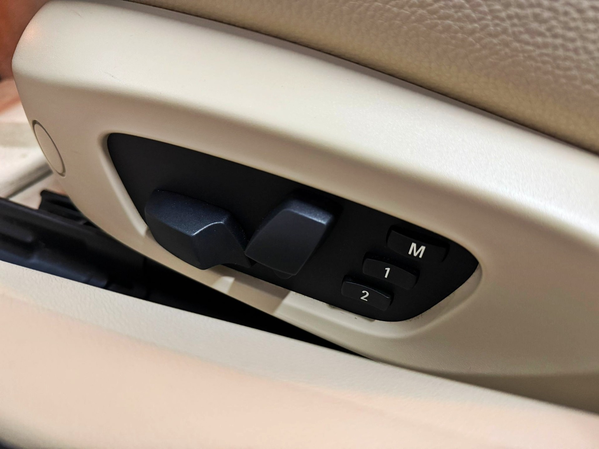 BMW 325i Cabriolet Steptronic-image-21