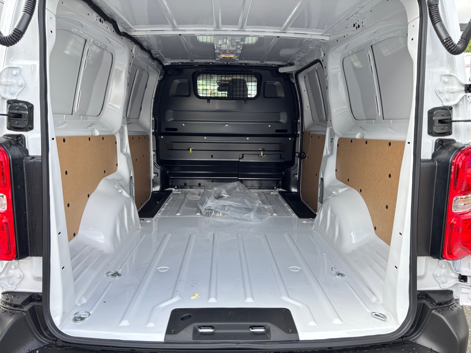 PEUGEOT Expert 2.2 BlueHDi 150 S&S Long EAT8-image-5
