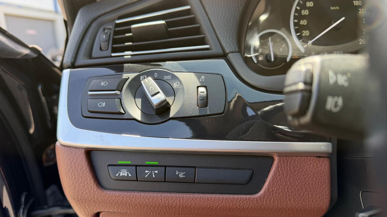 BMW 535i Touring xDrive Steptronic-image-21