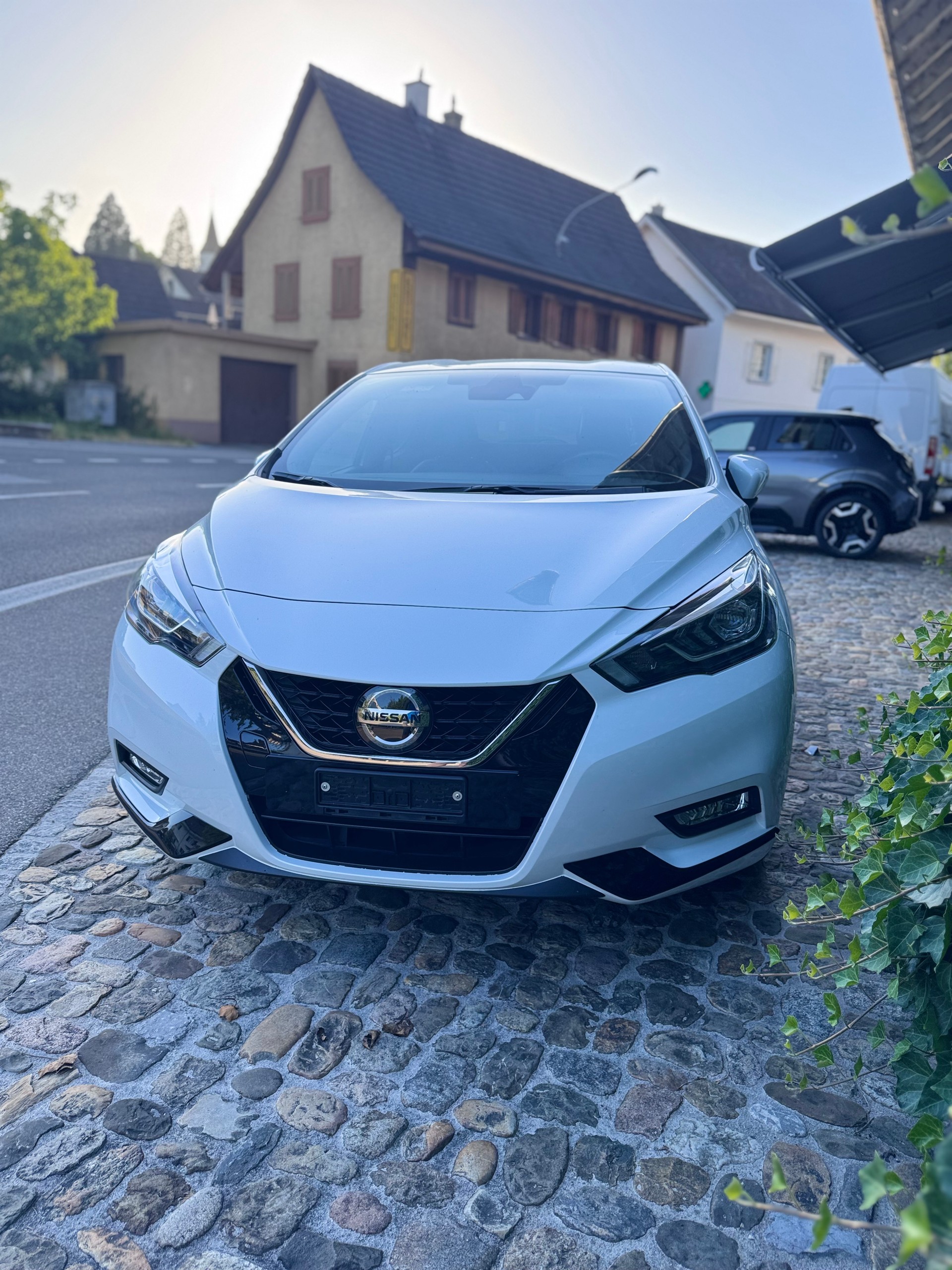 NISSAN Micra IG-T100 Xtronic Tekna AVM + LED-image-1
