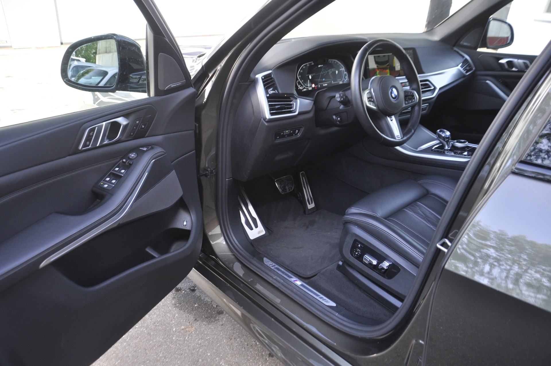 BMW X5 xDrive45e M Sport PLUS Steptronic I Anhängerkupplung I Panoramadach-image-3