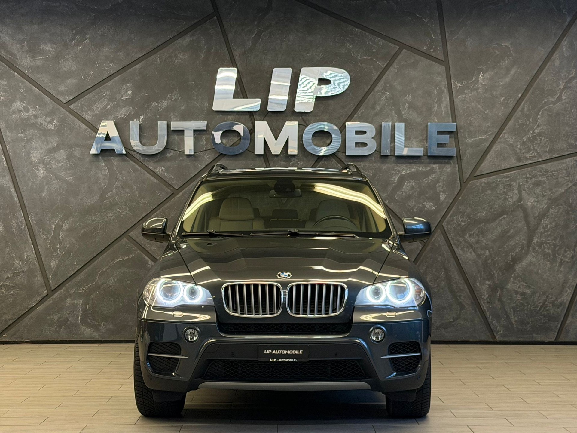 BMW X5 xDrive 40d Steptronic 7 Plätzer-showroom-element-1