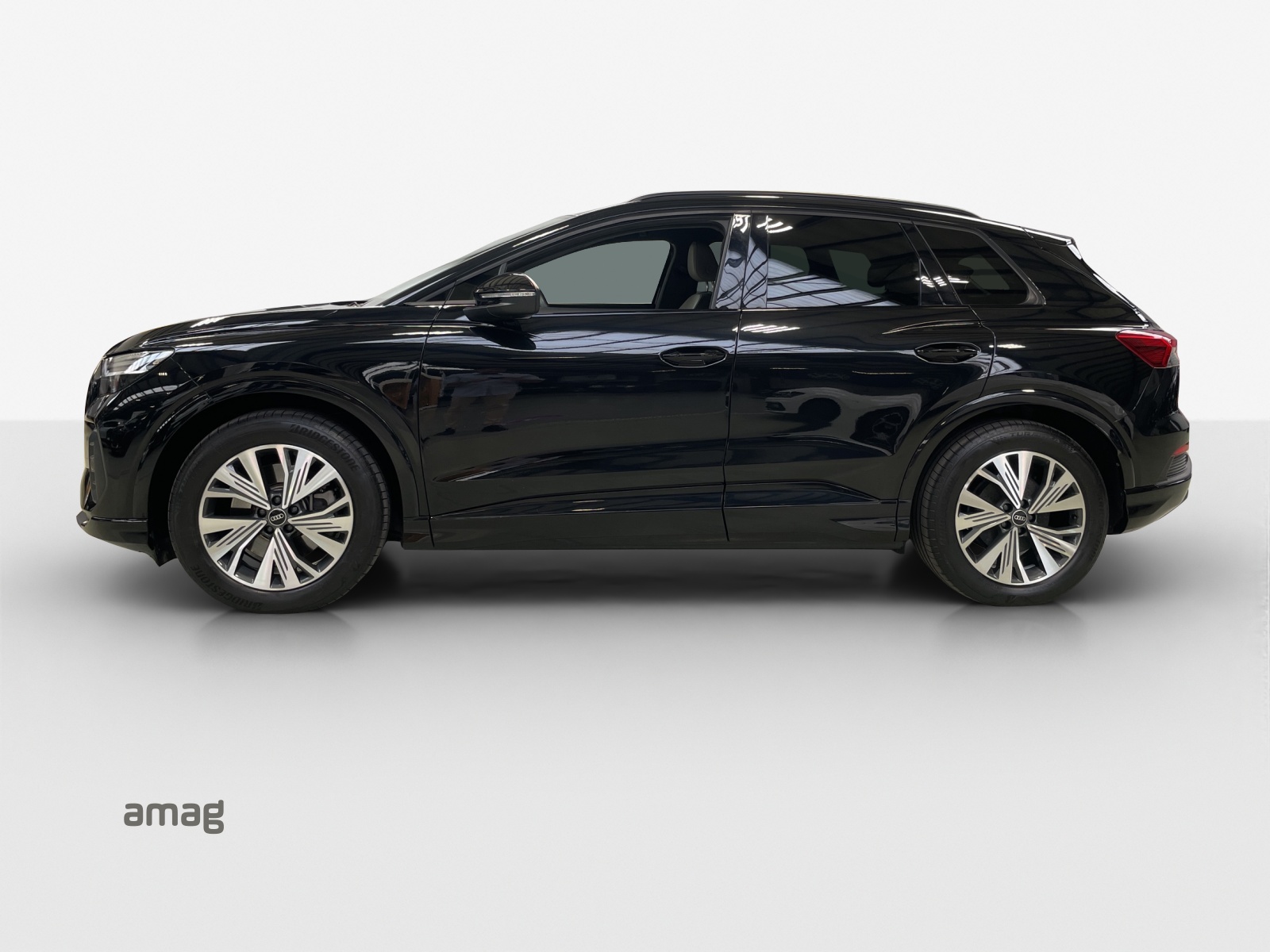 AUDI Q4 e-tron 50 quattro-showroom-element-2