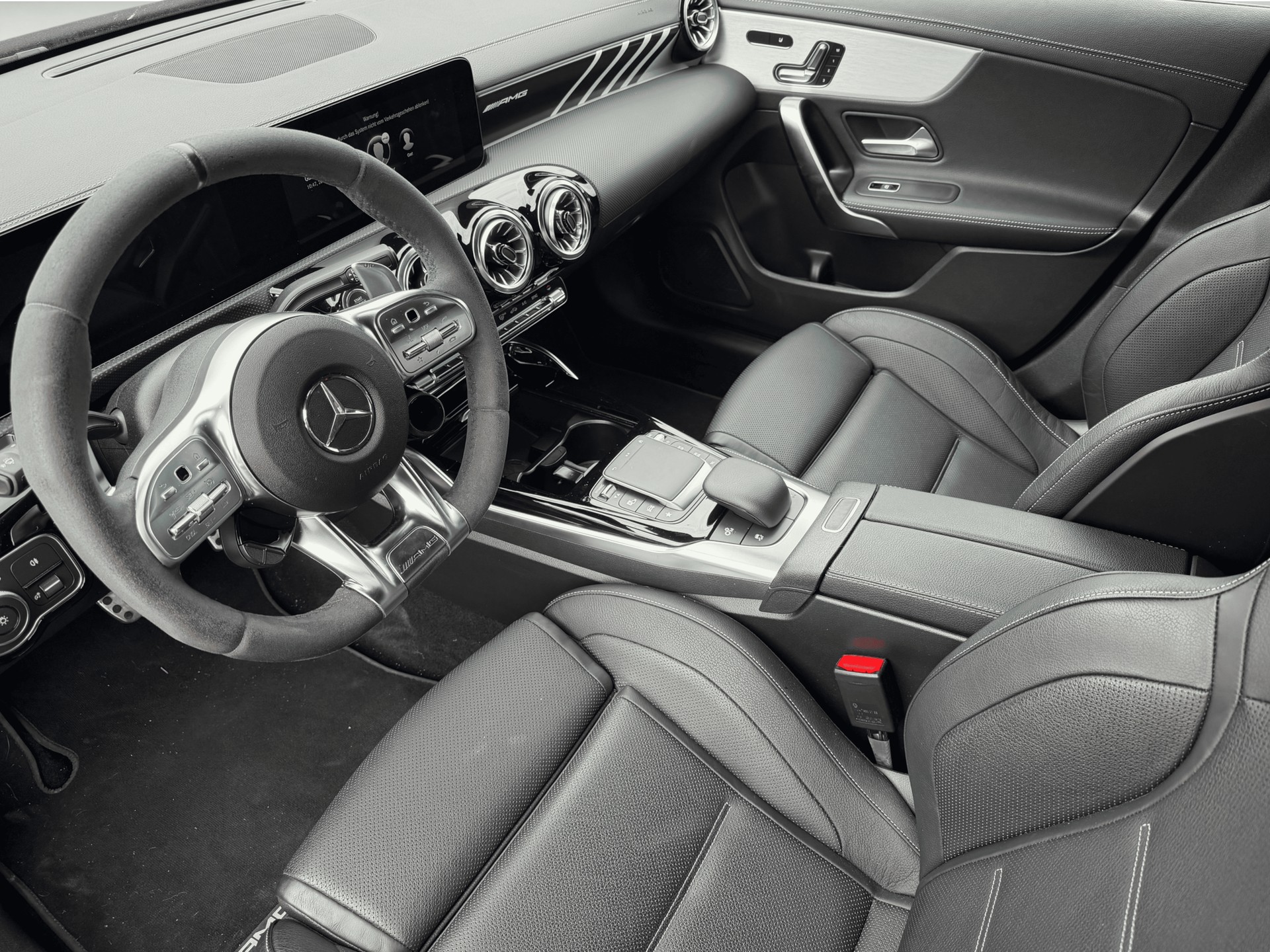 MERCEDES-BENZ CLA 45 S AMG 4Matic+ 8G-DCT-image-12