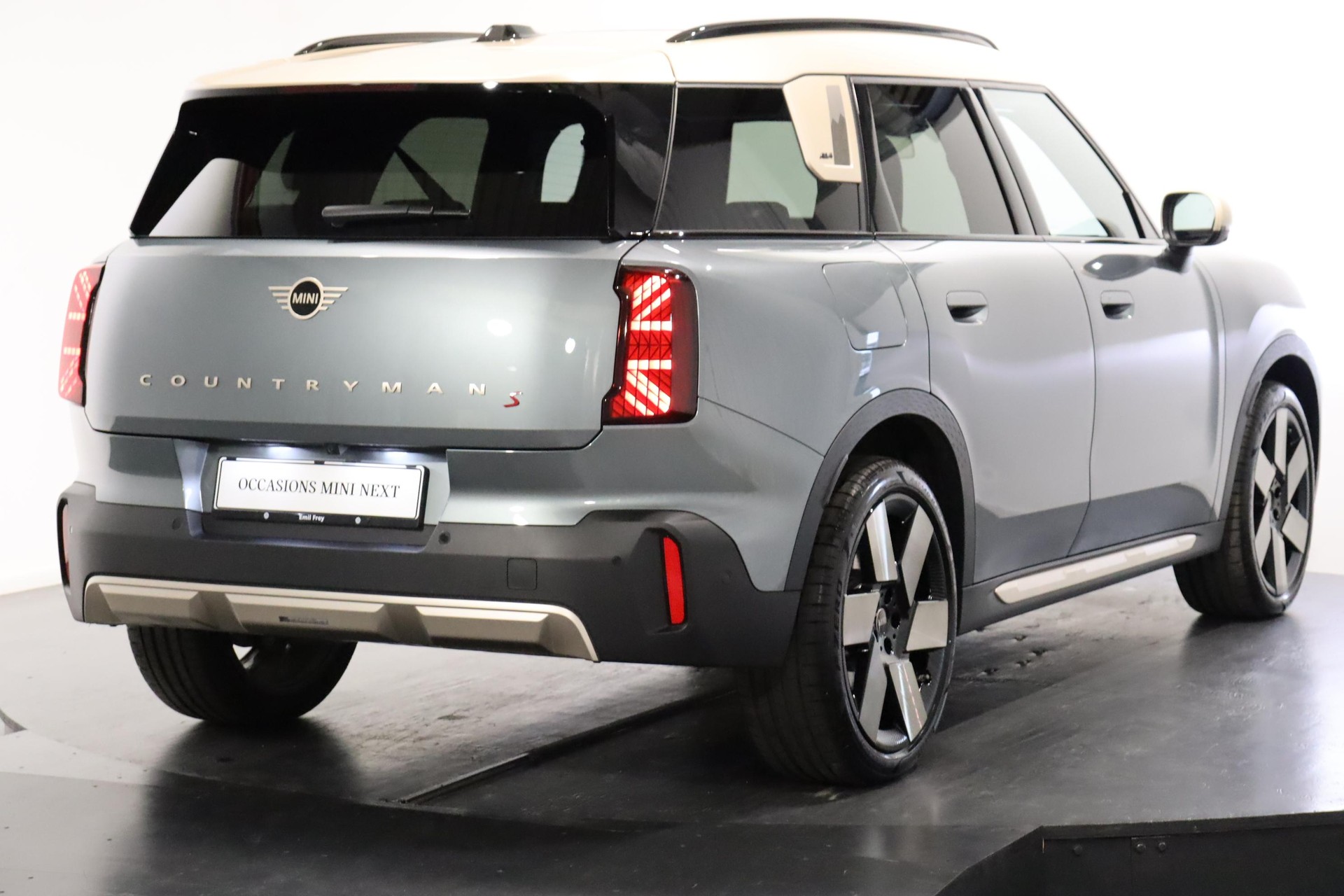 MINI Countryman U25 2.0i S ALL4-showroom-element-2