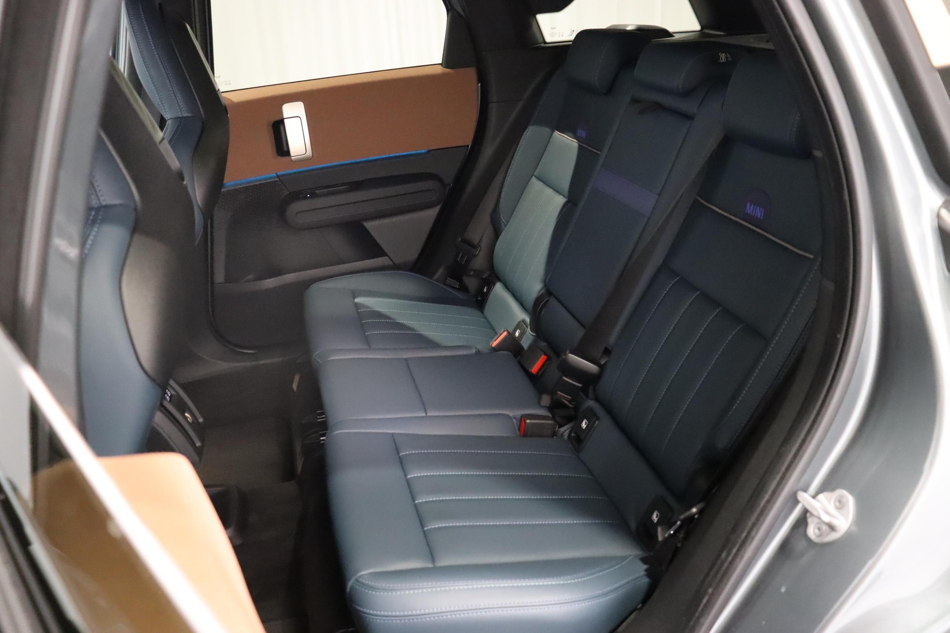 MINI Countryman U25 2.0i S ALL4-image-9
