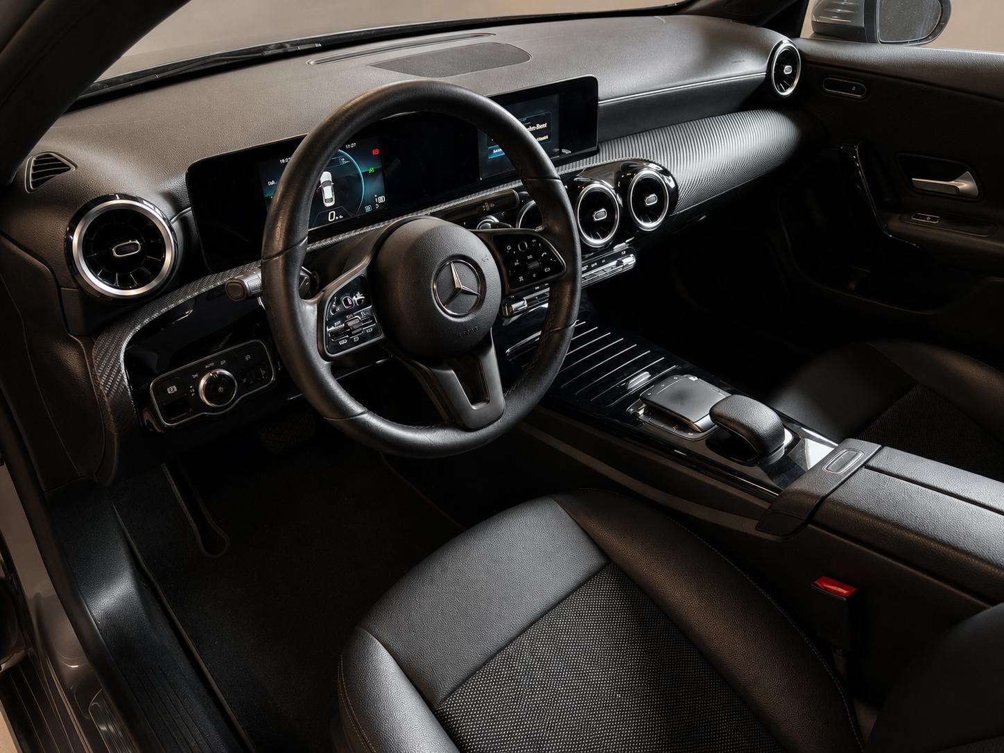 MERCEDES-BENZ CLA 180 d 7G-DCT-image-11