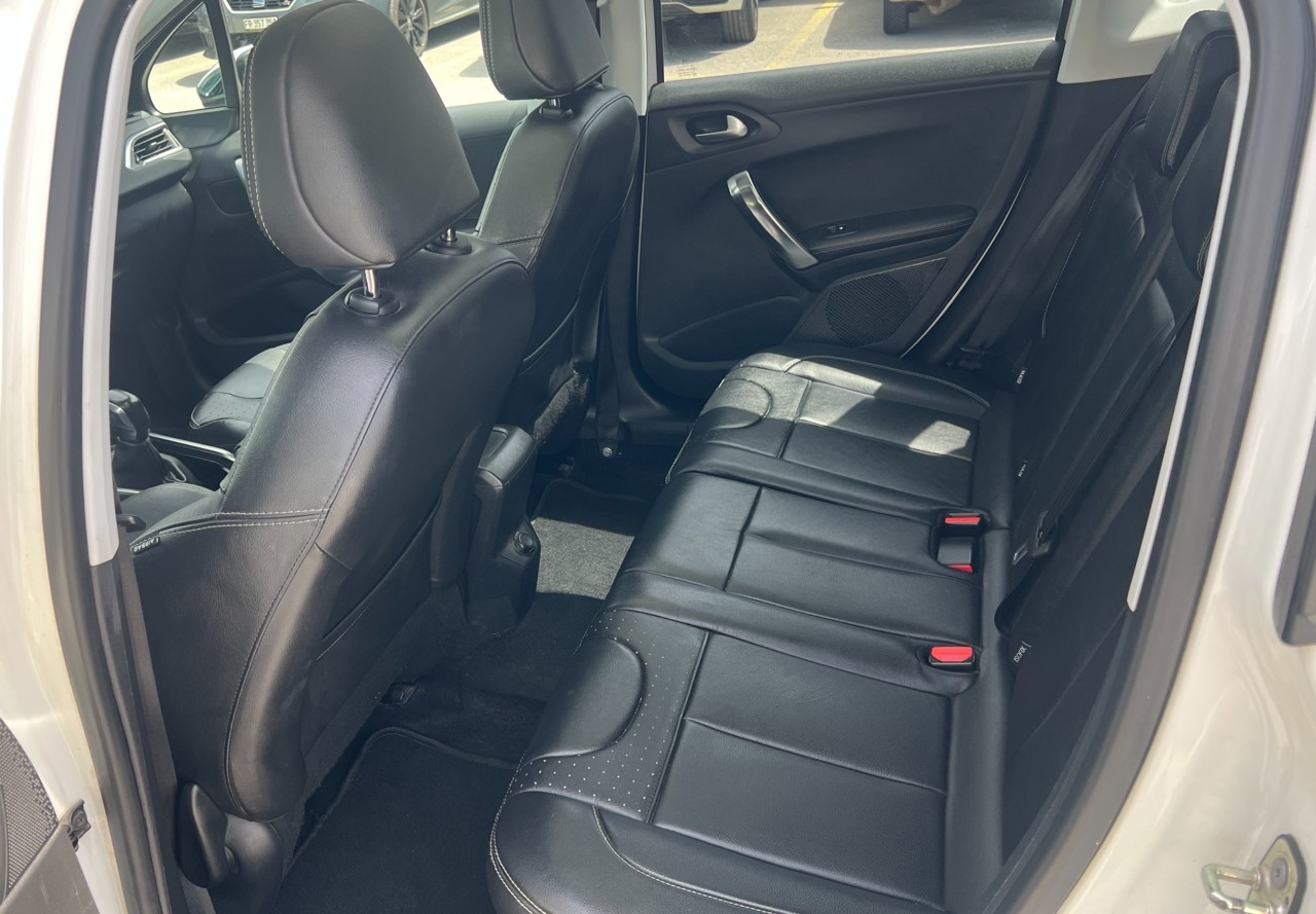 PEUGEOT 2008 1.6 VTI Allure-image-8
