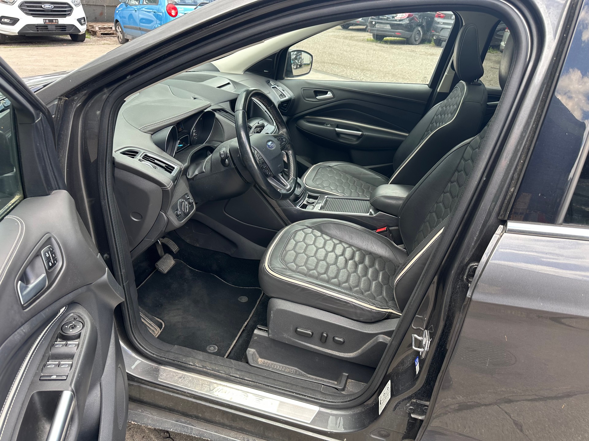 FORD Kuga 2.0 TDCi Vignale 4WD PowerShift-image-12