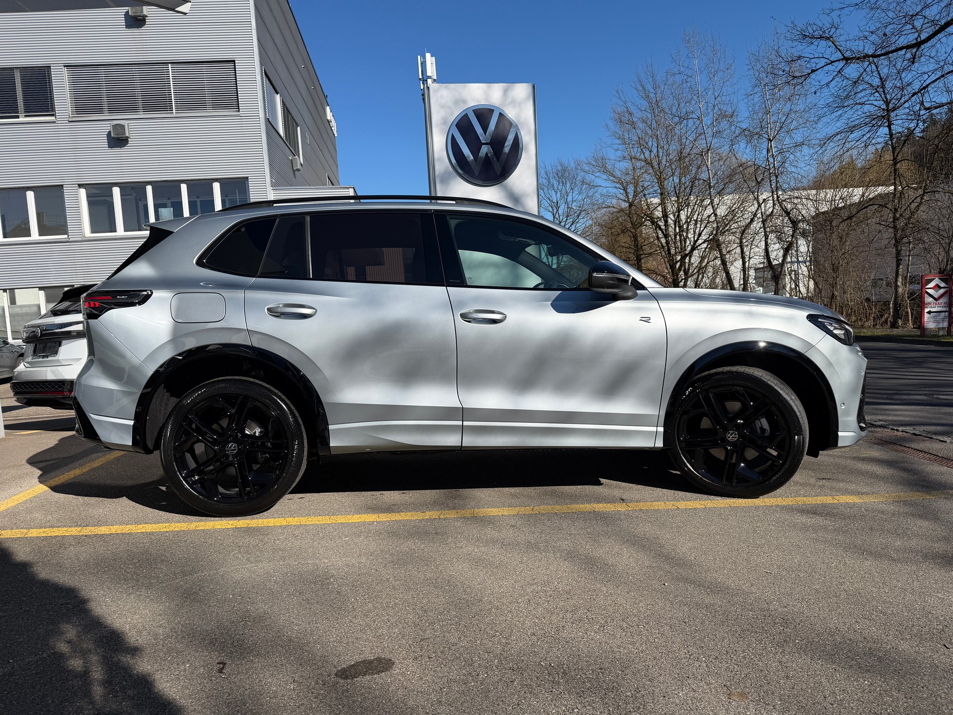 VW Tiguan 2.0 TSI DSG R-Line 4Motion-image-5