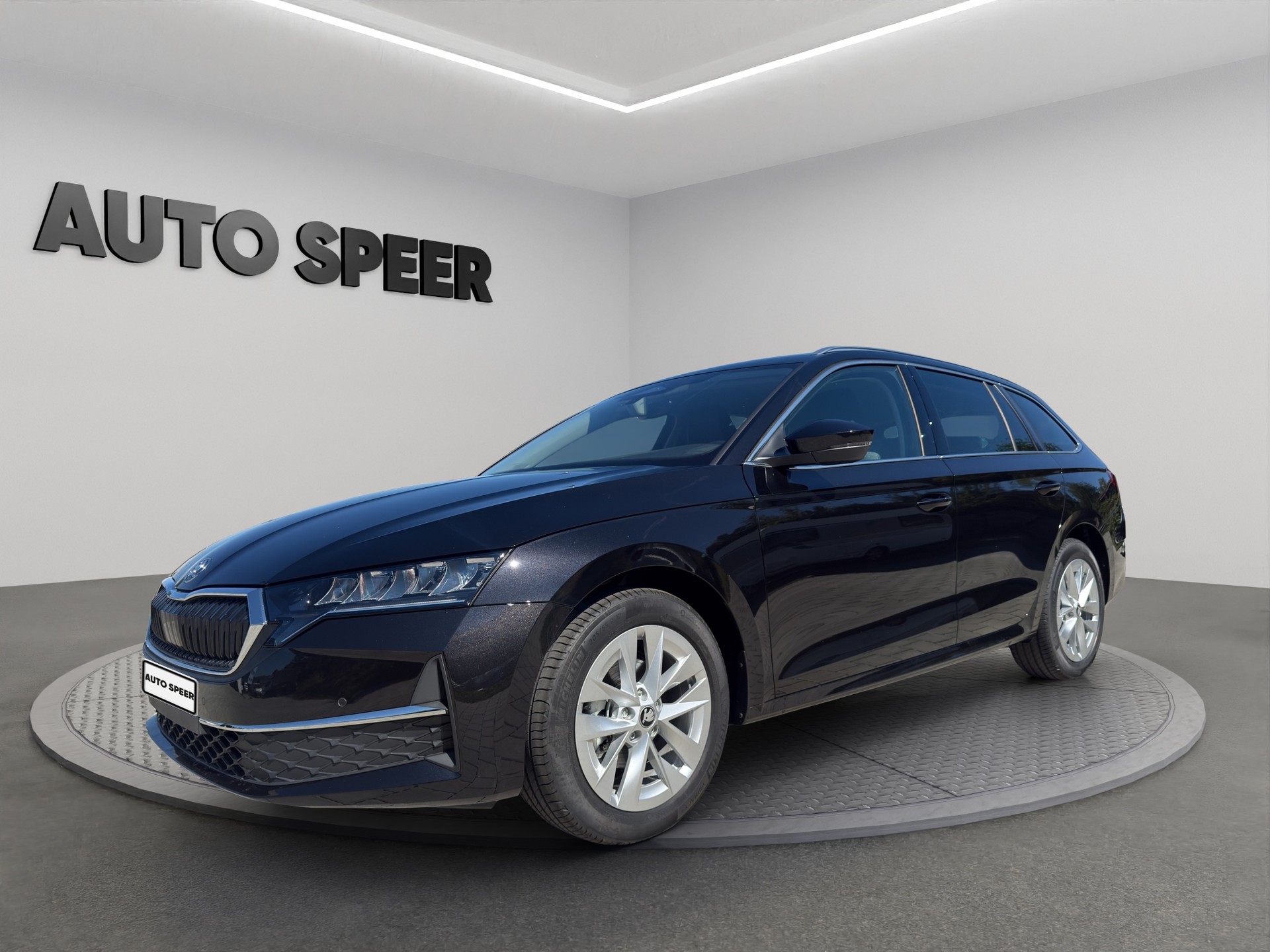 SKODA Octavia Combi 1.5 TSI mHEV DSG Selection