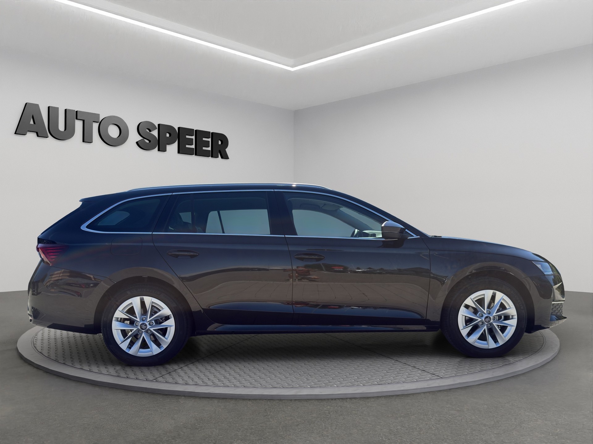 SKODA Octavia Combi 1.5 TSI mHEV DSG Selection-showroom-element-1