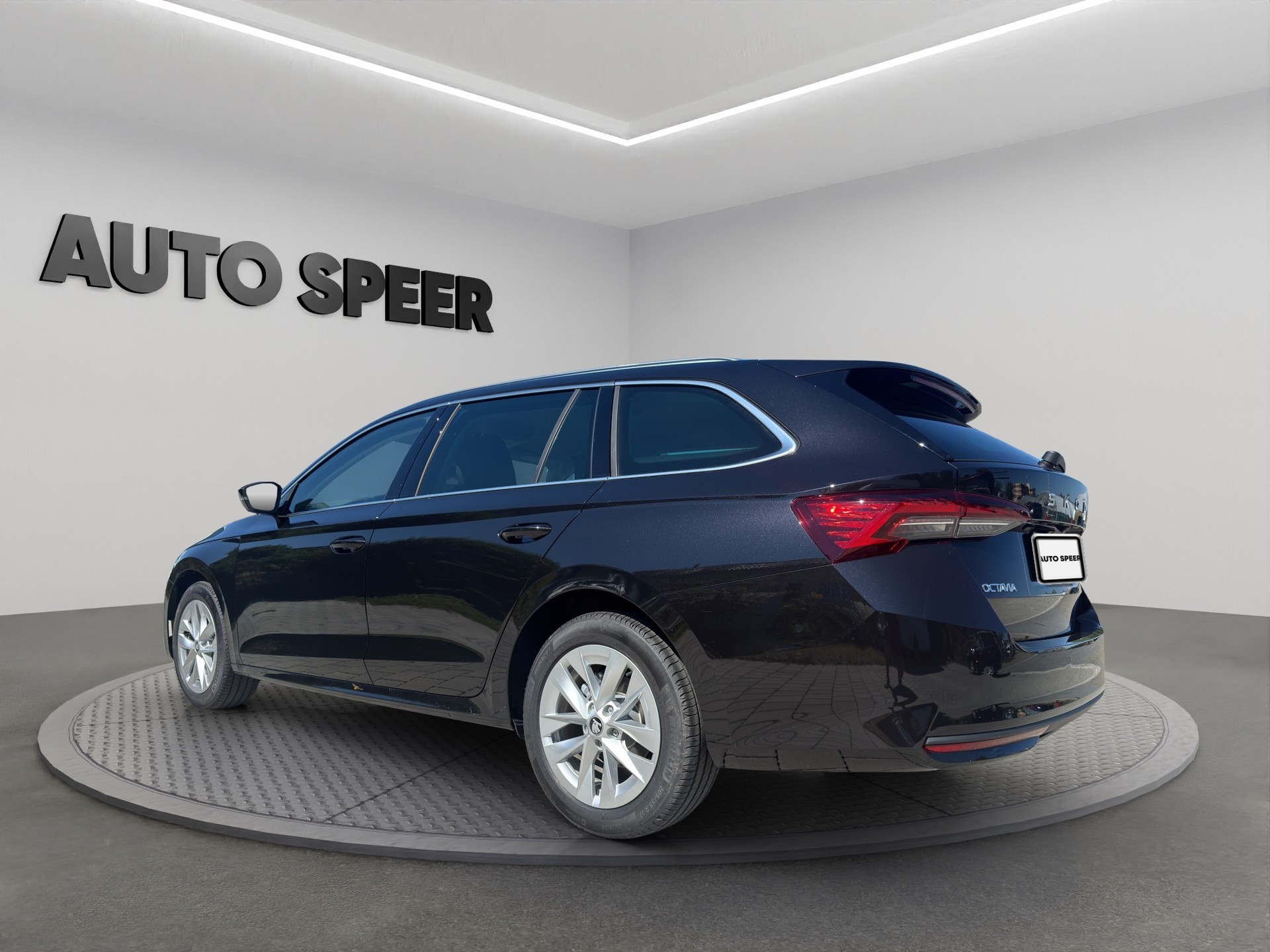 SKODA Octavia Combi 1.5 TSI mHEV DSG Selection-showroom-element-3