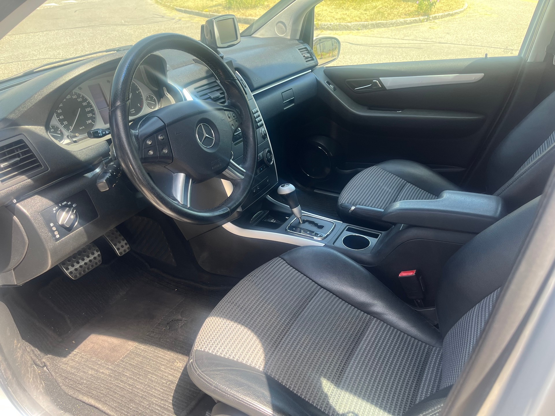 MERCEDES-BENZ B 200 CDI...Automat macht geräusche-image-3