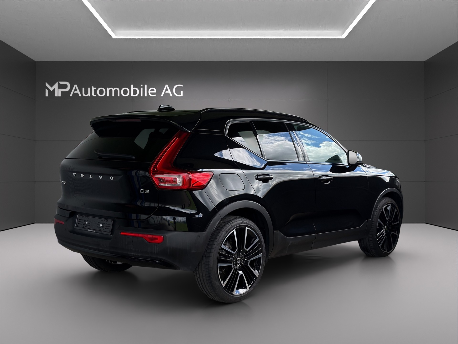 VOLVO XC40 B3 Benzin Mild Hybrid Plus Dark DCT-showroom-element-2