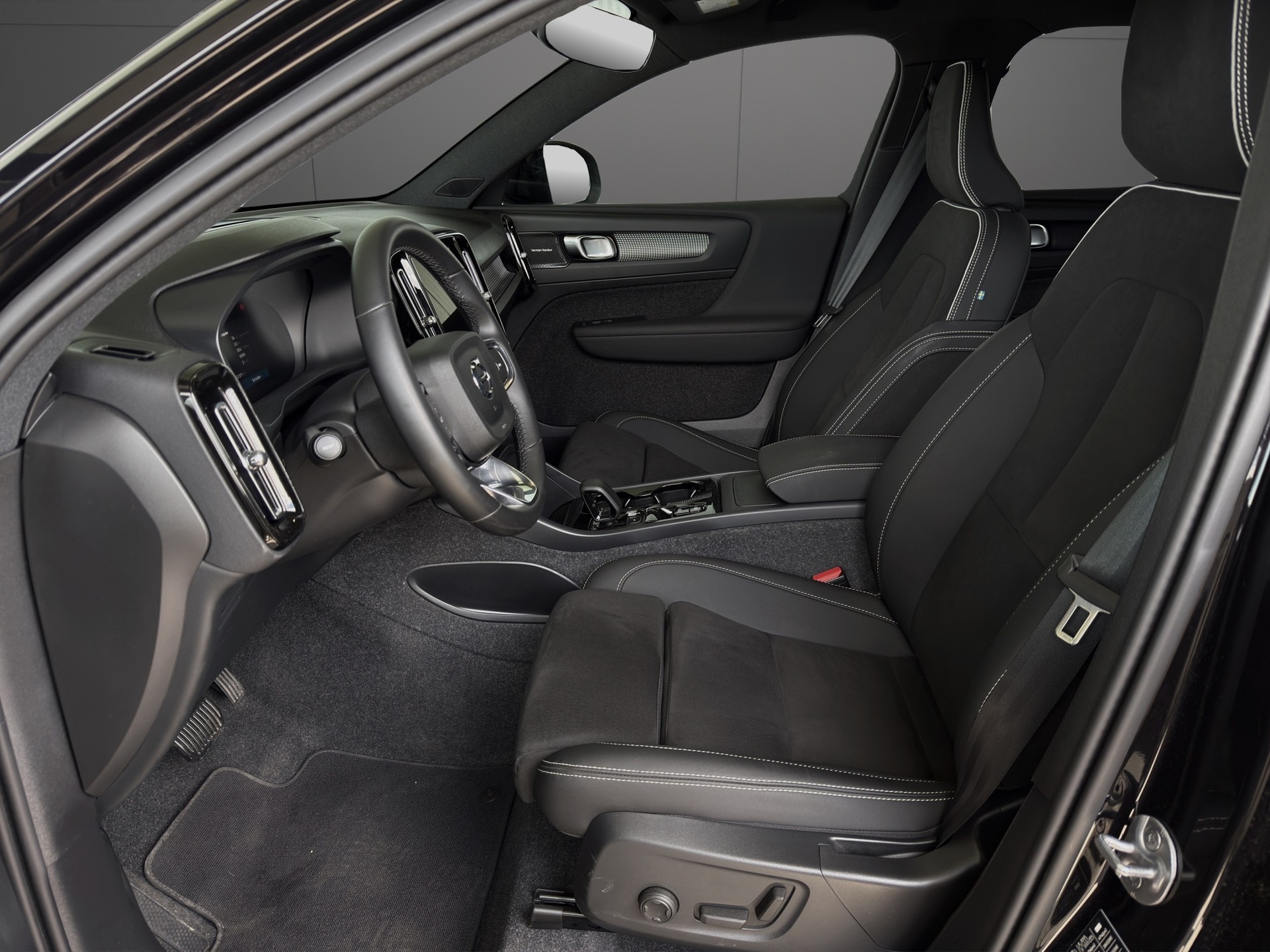 VOLVO XC40 B3 Benzin Mild Hybrid Plus Dark DCT-image-5