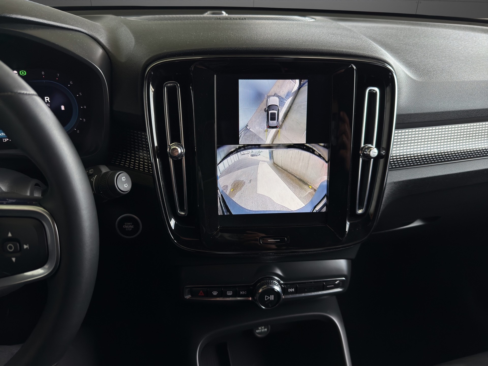 VOLVO XC40 B3 Benzin Mild Hybrid Plus Dark DCT-image-12