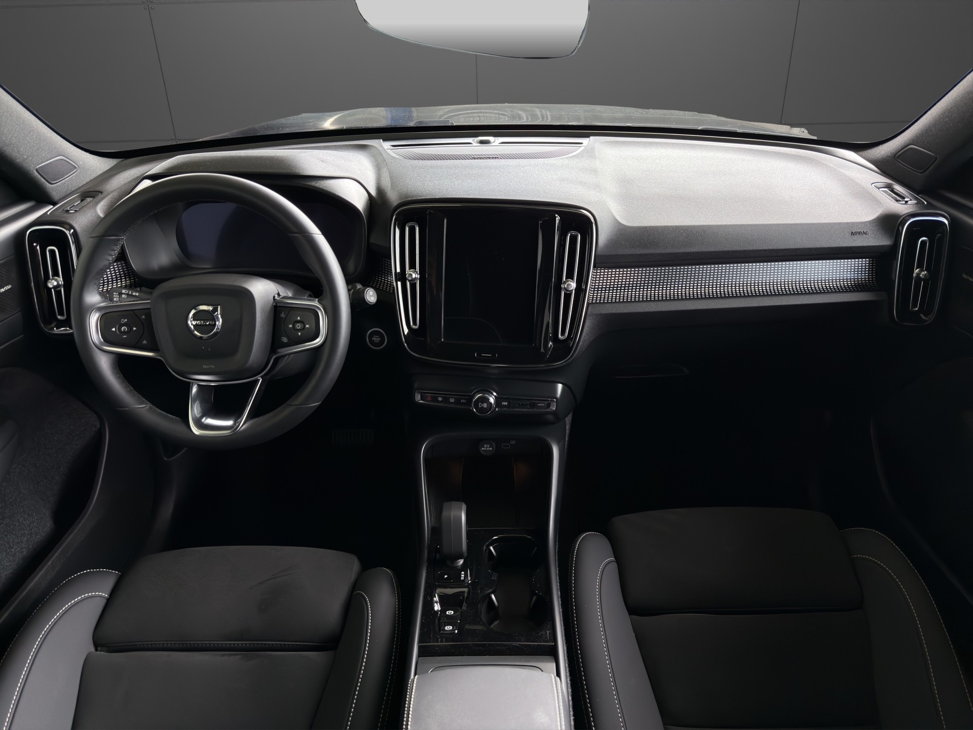 VOLVO XC40 B3 Benzin Mild Hybrid Plus Dark DCT-image-11