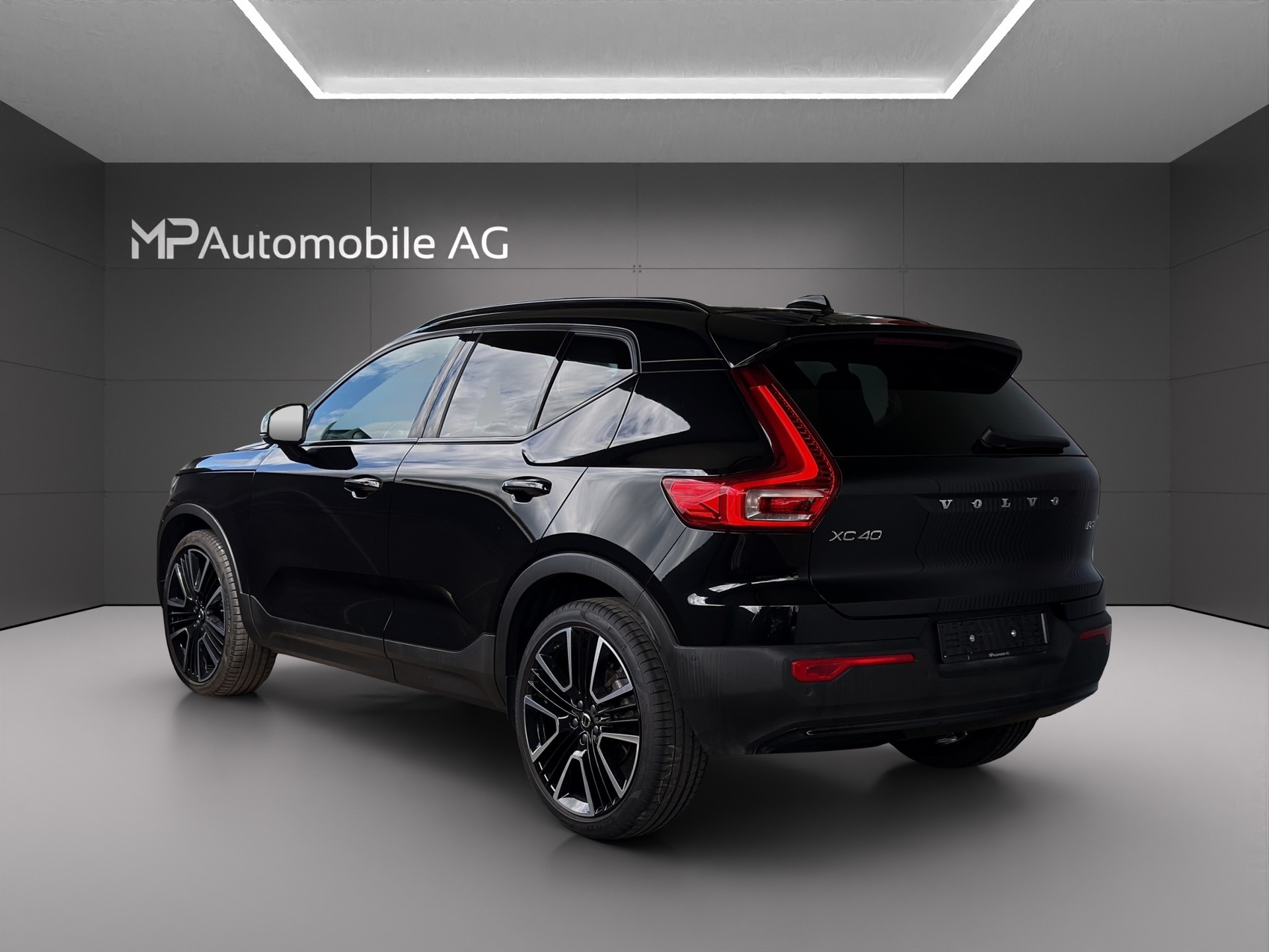 VOLVO XC40 B3 Benzin Mild Hybrid Plus Dark DCT-image-4