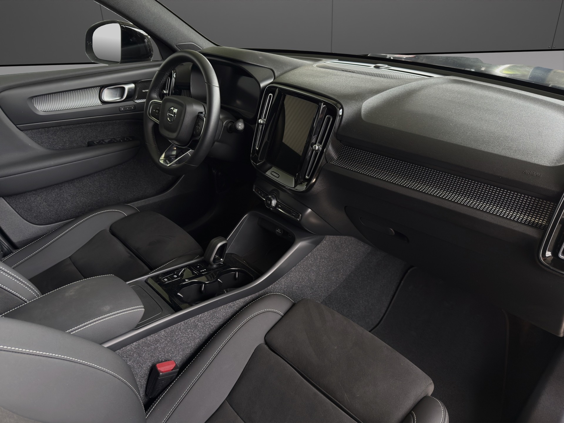 VOLVO XC40 B3 Benzin Mild Hybrid Plus Dark DCT-image-10