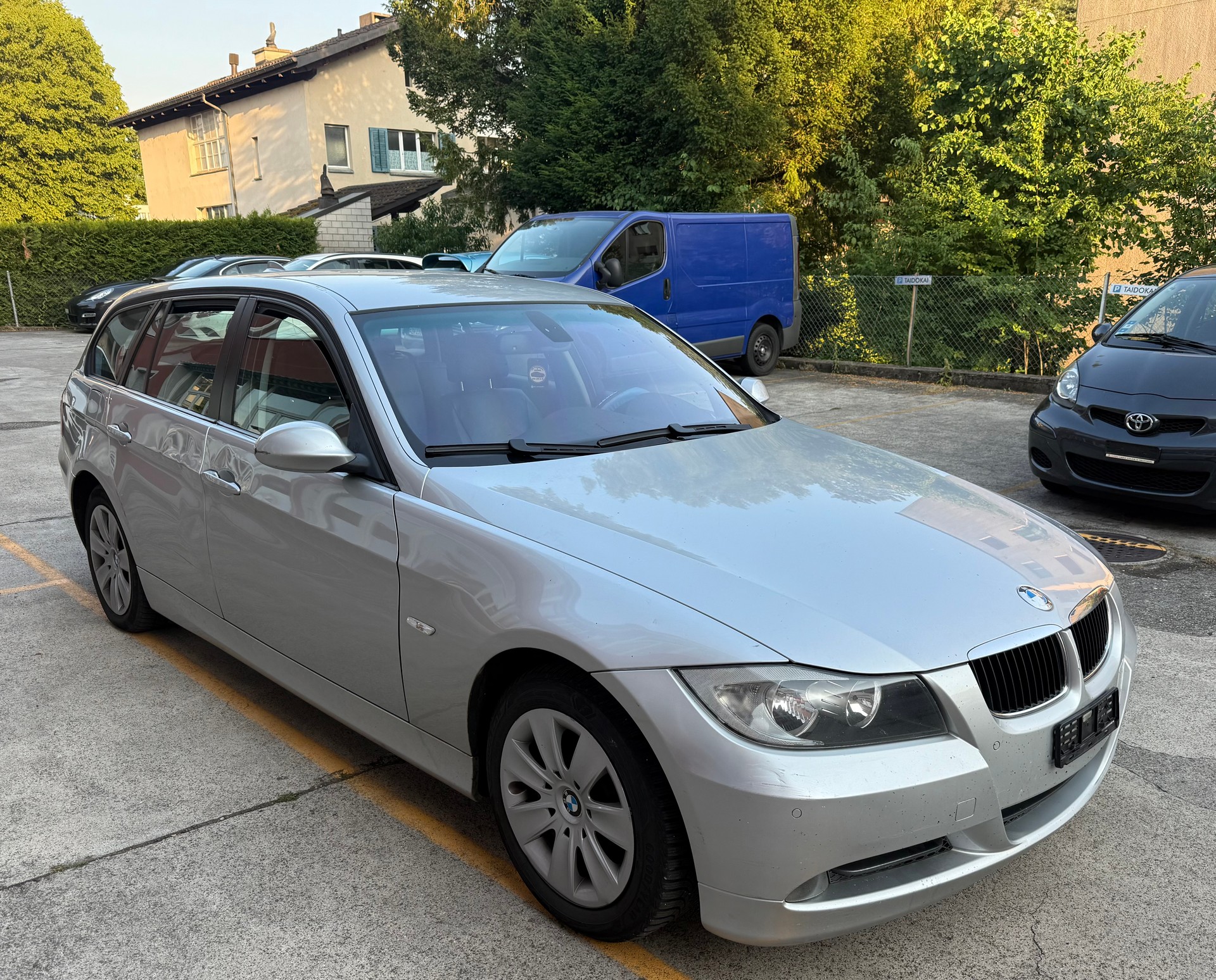 BMW 320d Touring-image-1