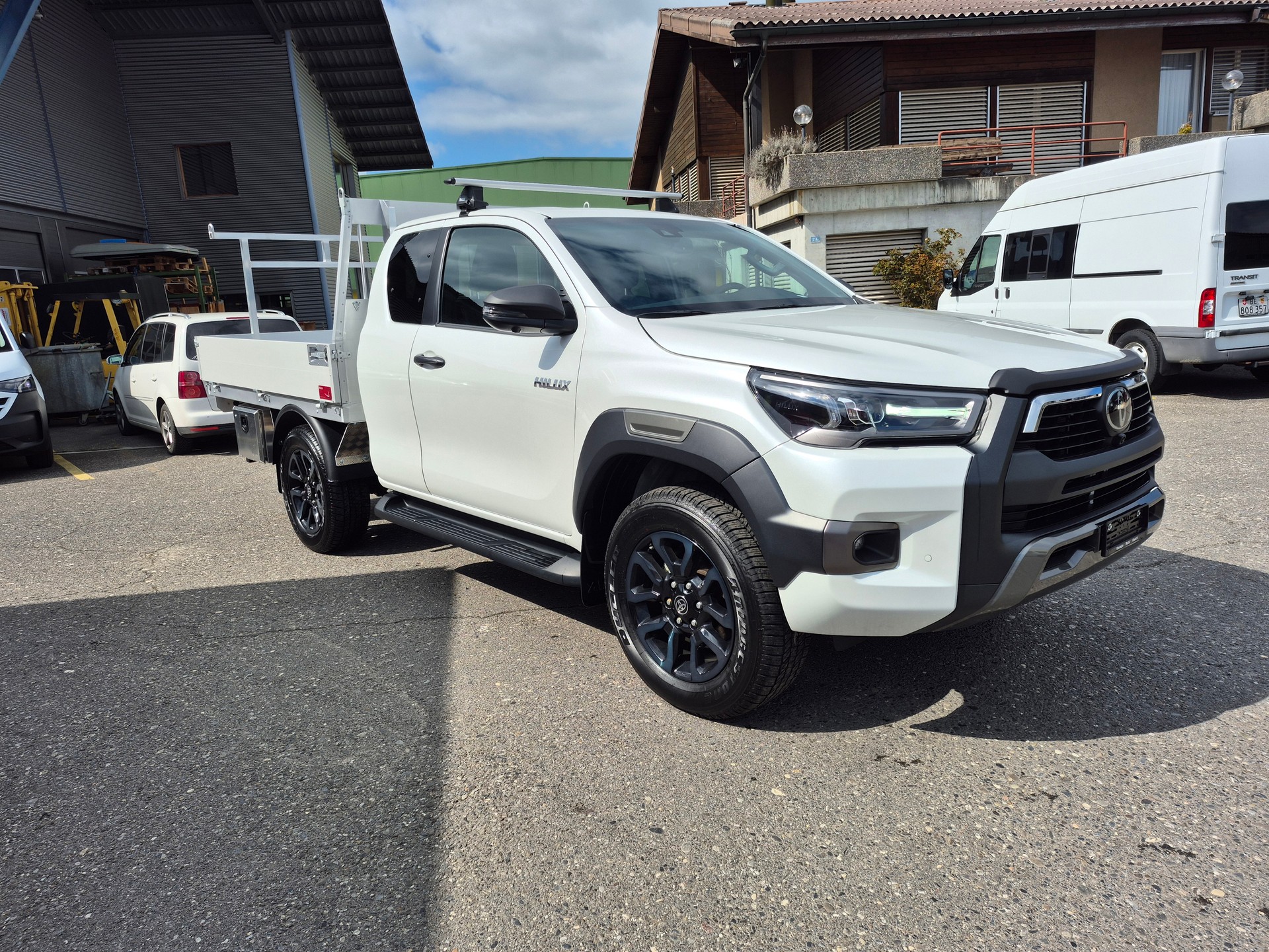 TOYOTA Hilux 2.8D-4D Invincible Extra Cab 4x4 A-showroom-element-3