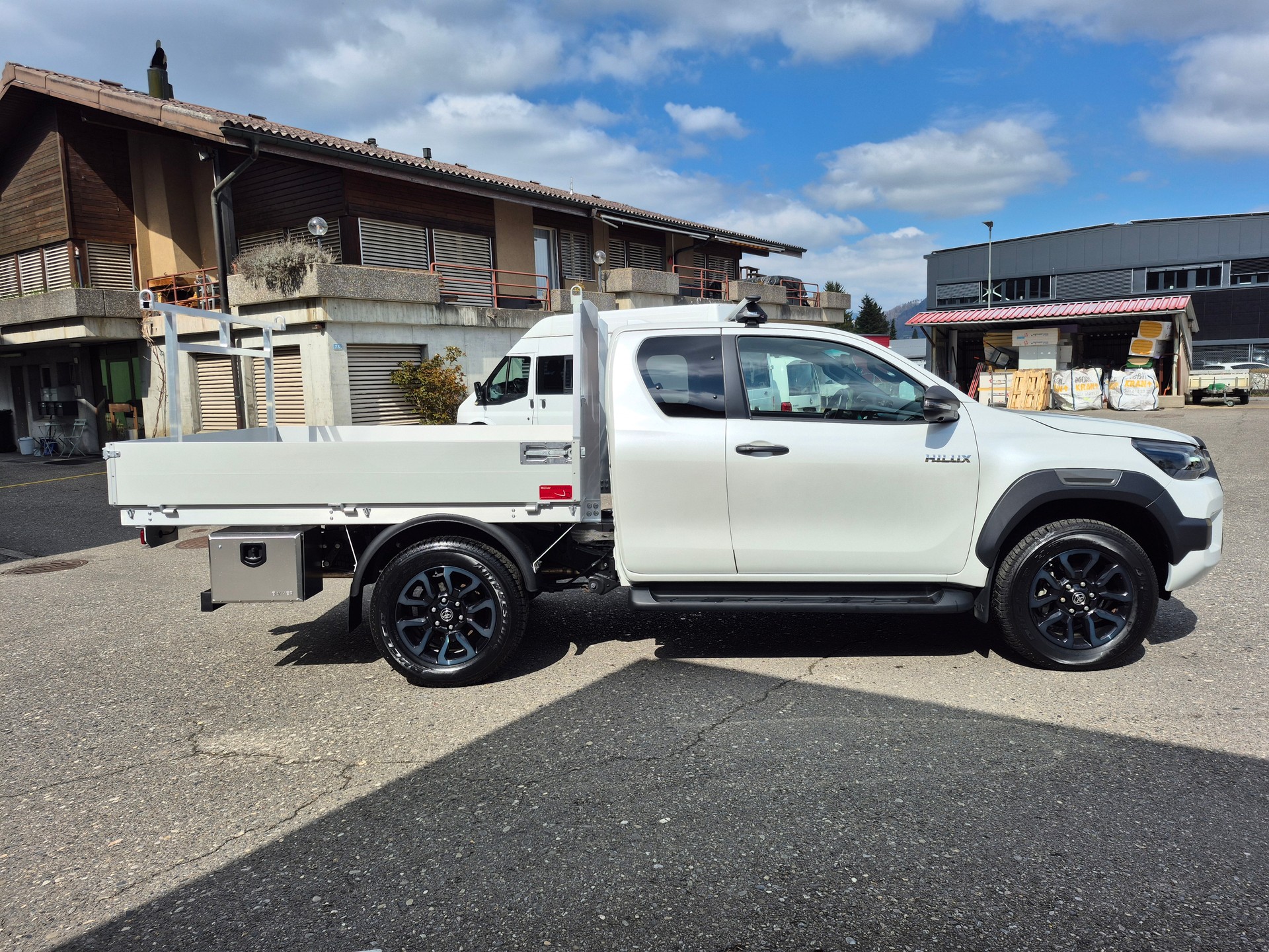 TOYOTA Hilux 2.8D-4D Invincible Extra Cab 4x4 A-image-4