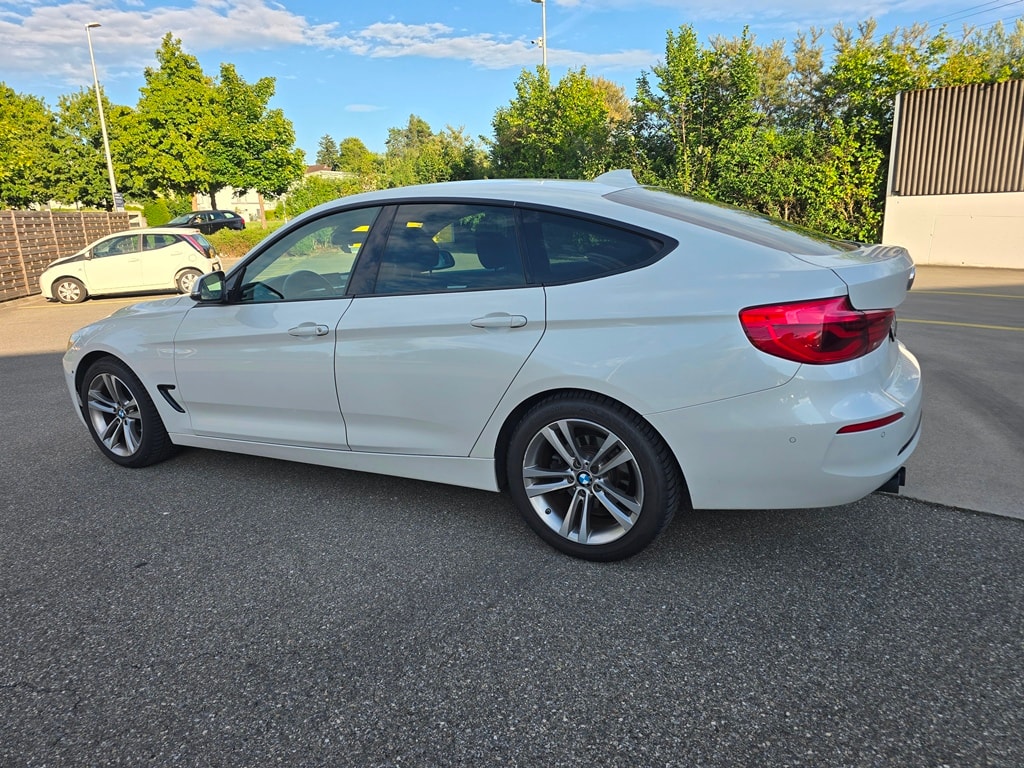 BMW 330i xDrive SAG Gran Turismo-showroom-element-3