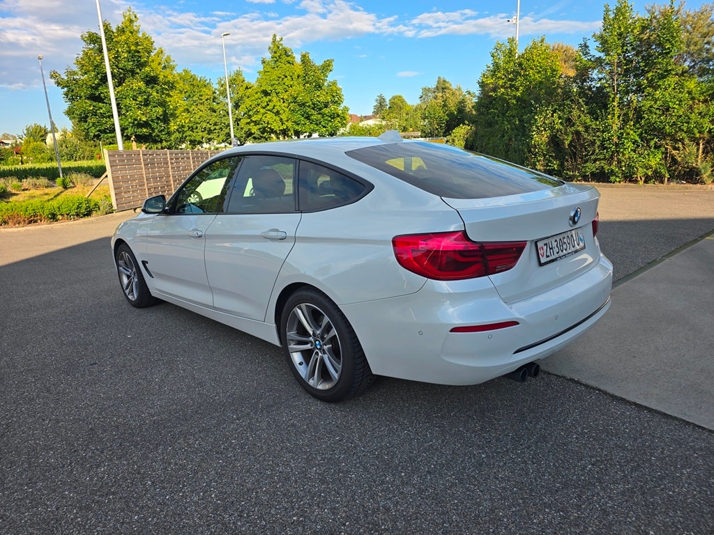 BMW 330i xDrive SAG Gran Turismo-image-4