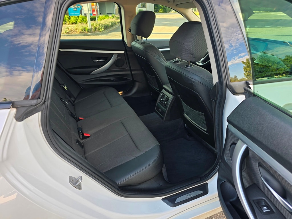 BMW 330i xDrive SAG Gran Turismo-image-14