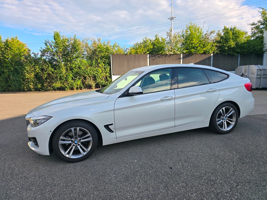 BMW 330i xDrive SAG Gran Turismo-showroom-element-2