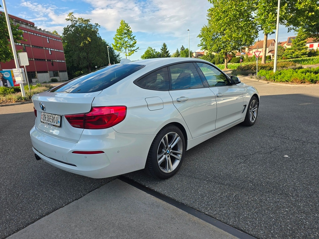BMW 330i xDrive SAG Gran Turismo-image-7