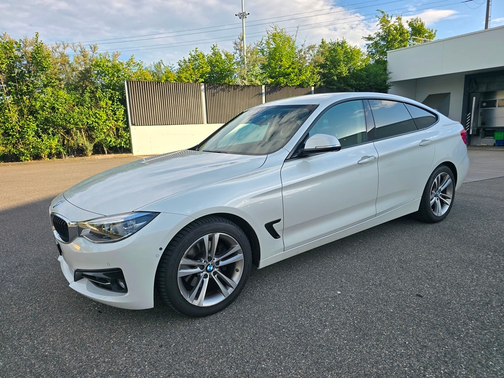 BMW 330i xDrive SAG Gran Turismo-showroom-element-1
