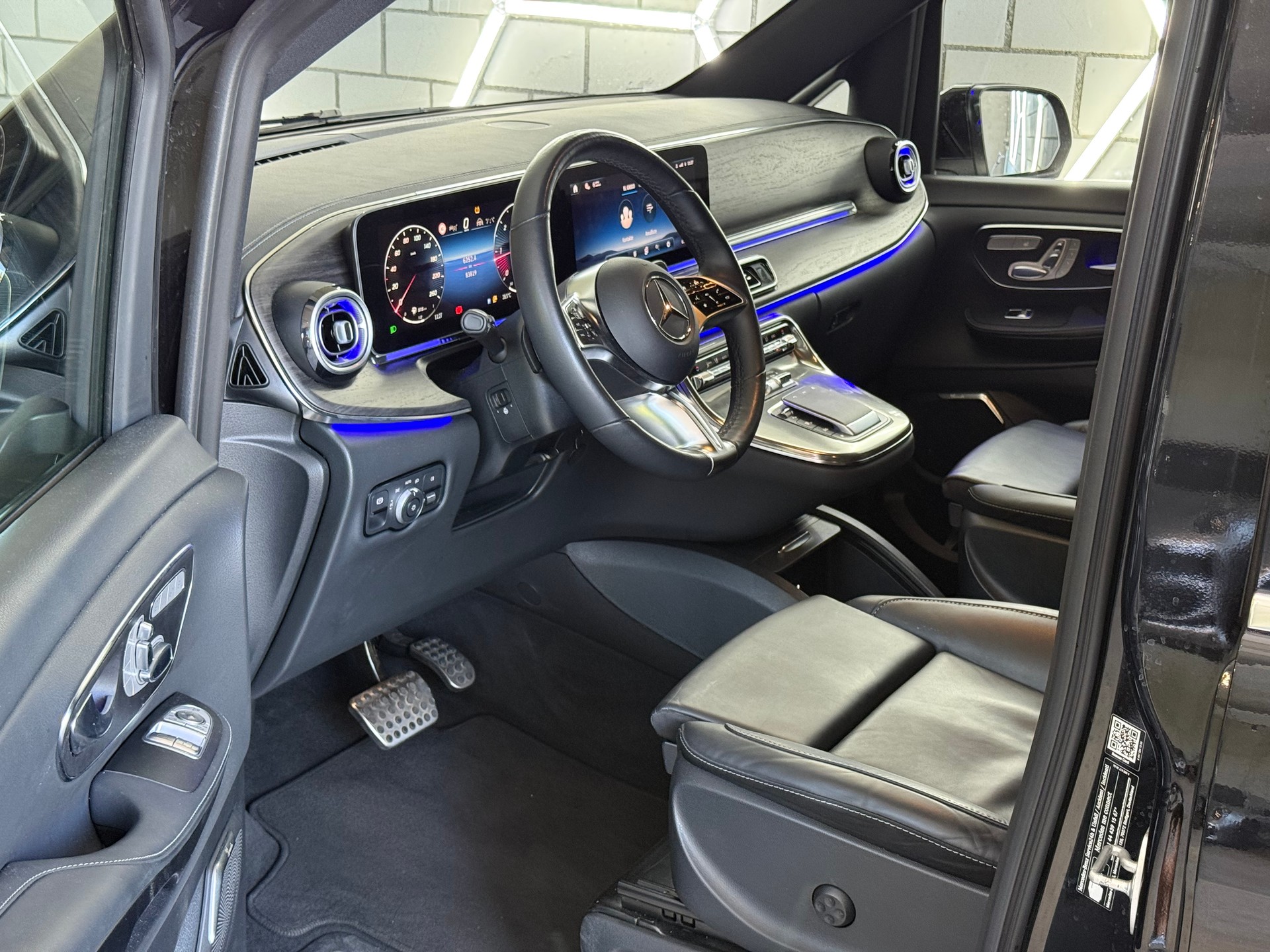 MERCEDES-BENZ V 300 d lang Exclusive 4Matic 9G-Tronic-image-4