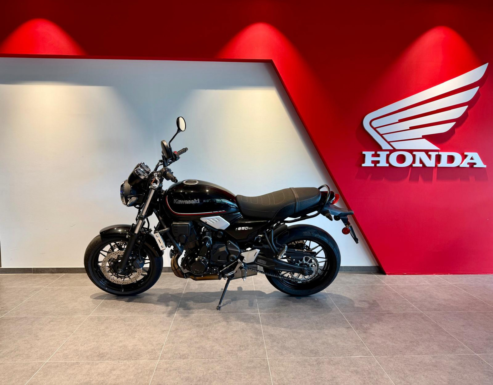 KAWASAKI Z 650 RS-image-2