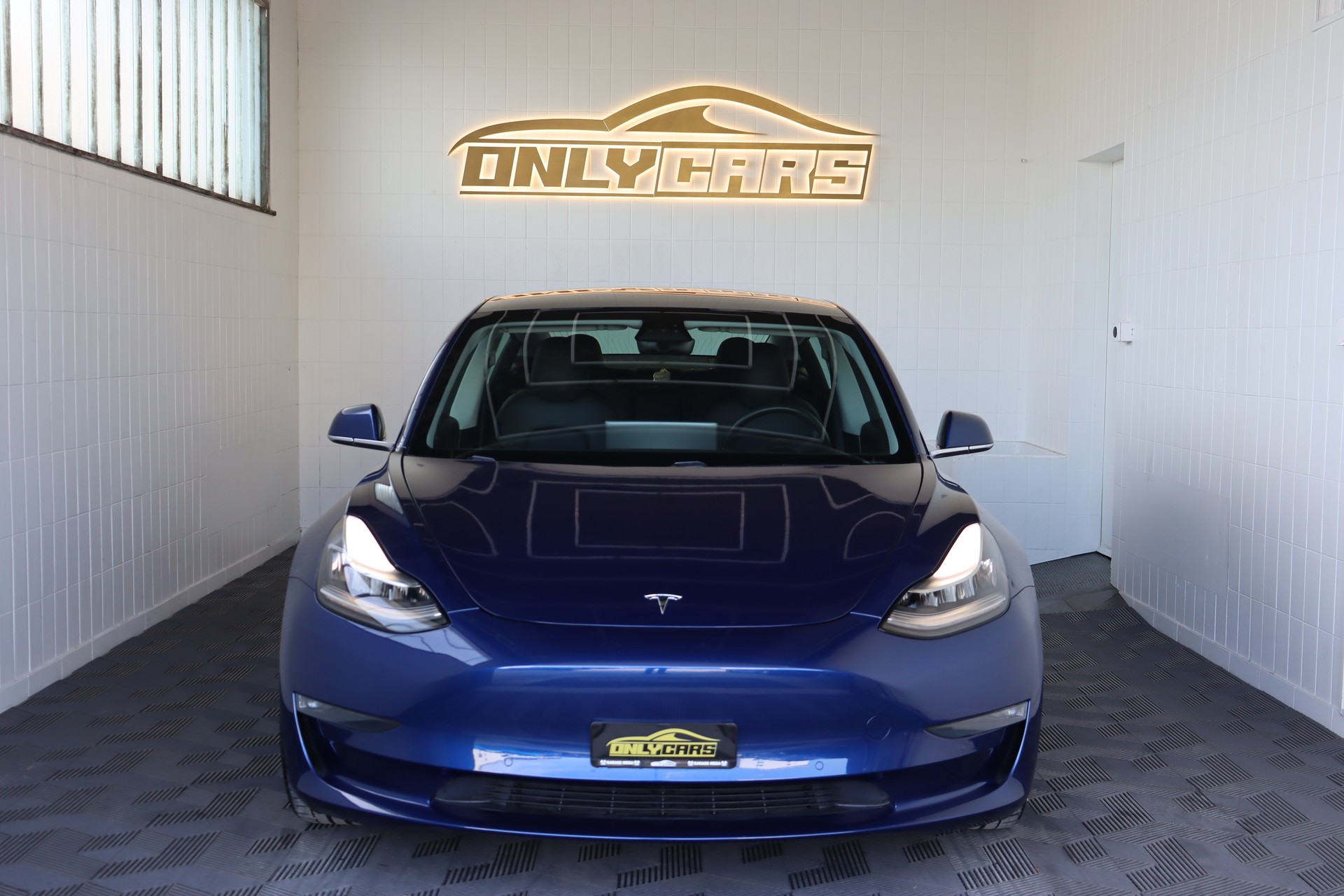 TESLA Model 3 Performance Dual Motor AWD-showroom-element-1