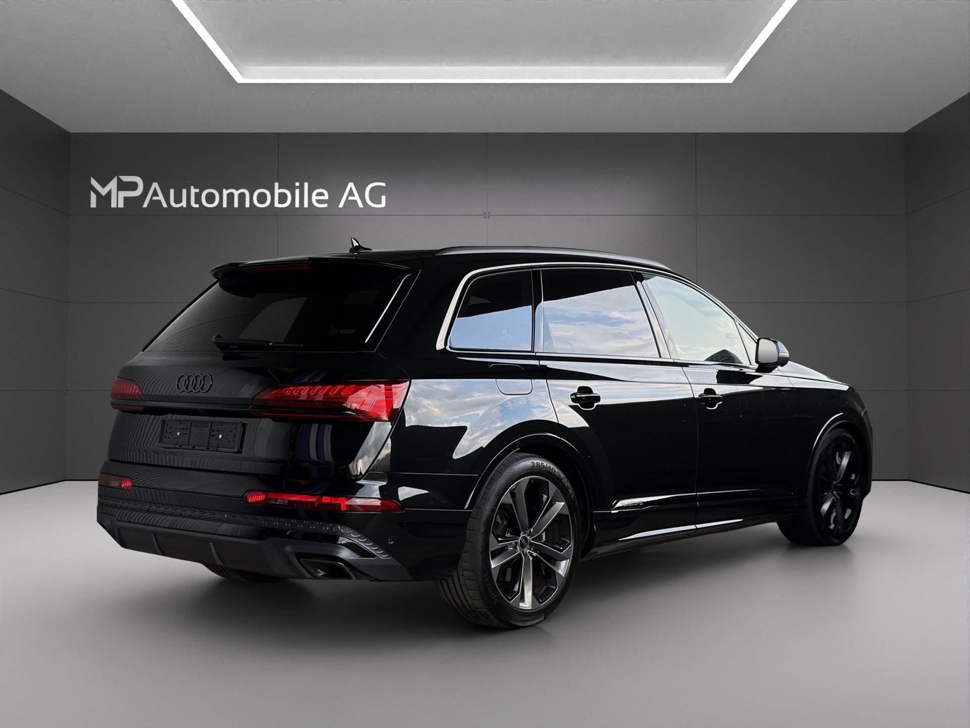 AUDI Q7 55 TFSI e quattro PHEV S line tiptronic-showroom-element-2